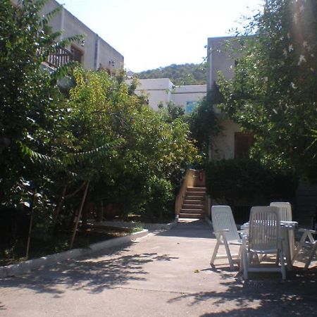Ilios Apartments Poros Town Bagian luar foto