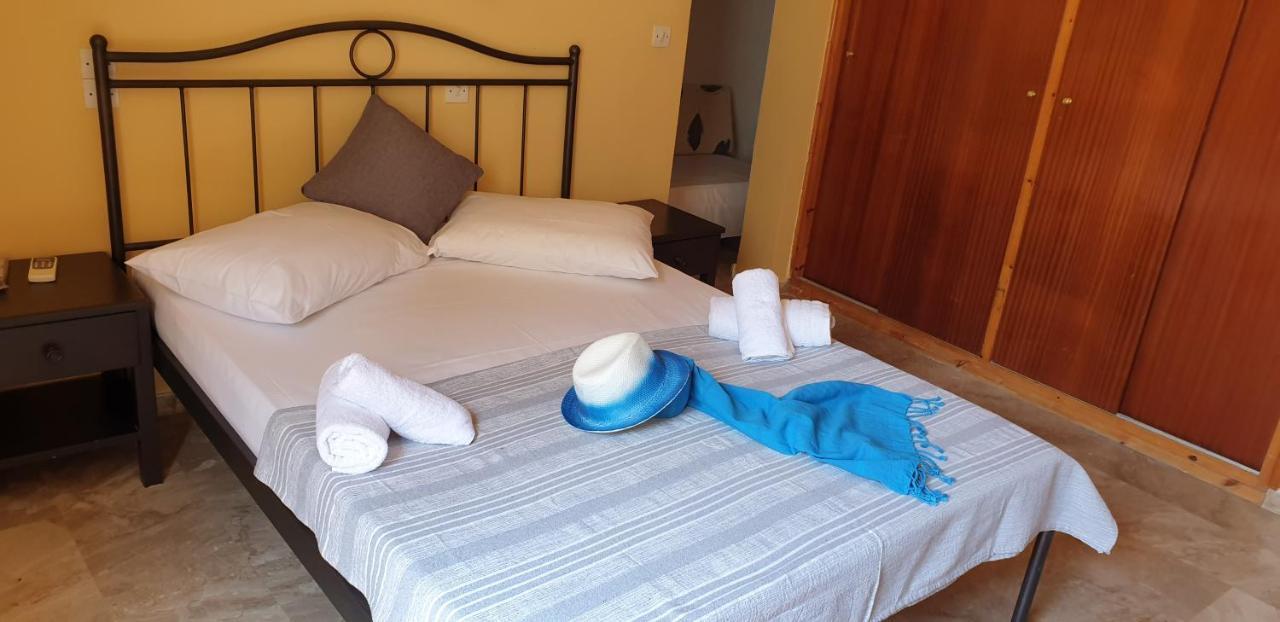 Ilios Apartments Poros Town Bagian luar foto